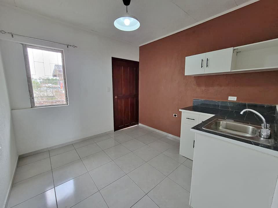 Apartamento nuevo en alquiler con balcón en Barrio Las Acacias, San Pedro Sula.